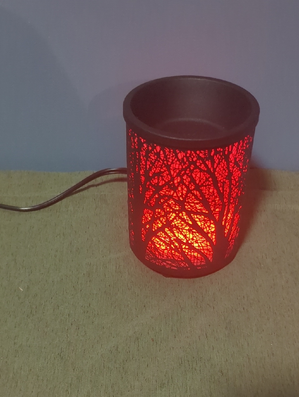 Black Tree-Pattern Electric Wax Warmer with Red Glow